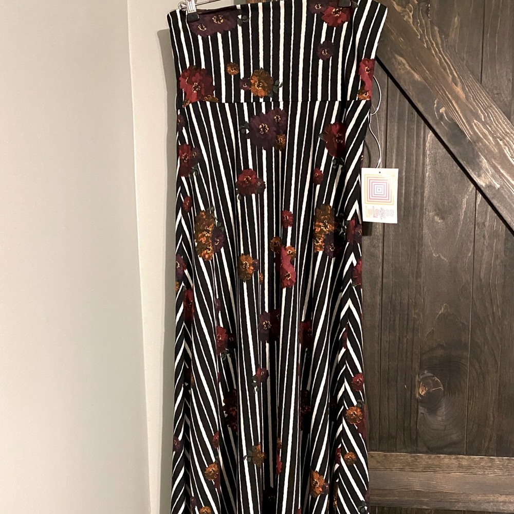 BNWT lularoe maxi skirt size small